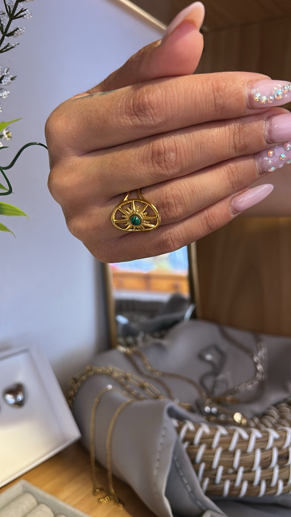 Ανοιγόμενο Δαχτυλίδι ιδιαίτερο με πέτρα πράσινη