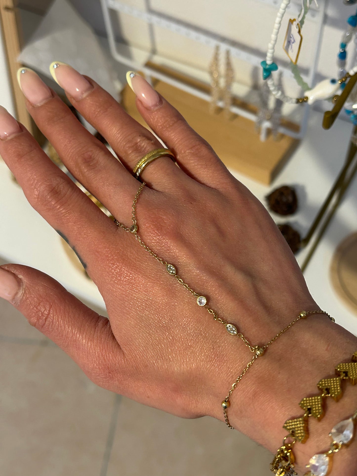 Βραχιόλι δαχτυλίδι με strass