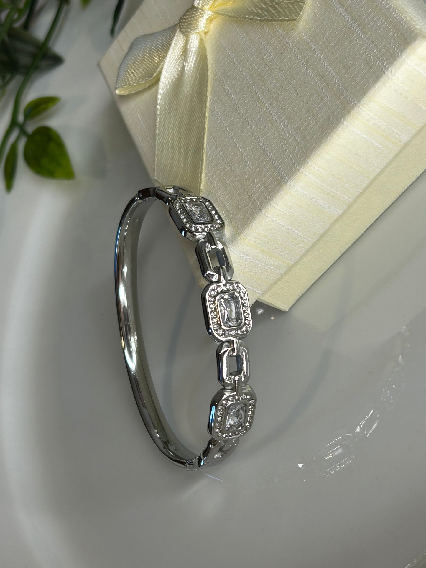 Χειροπέδα με διαμάντια & strass