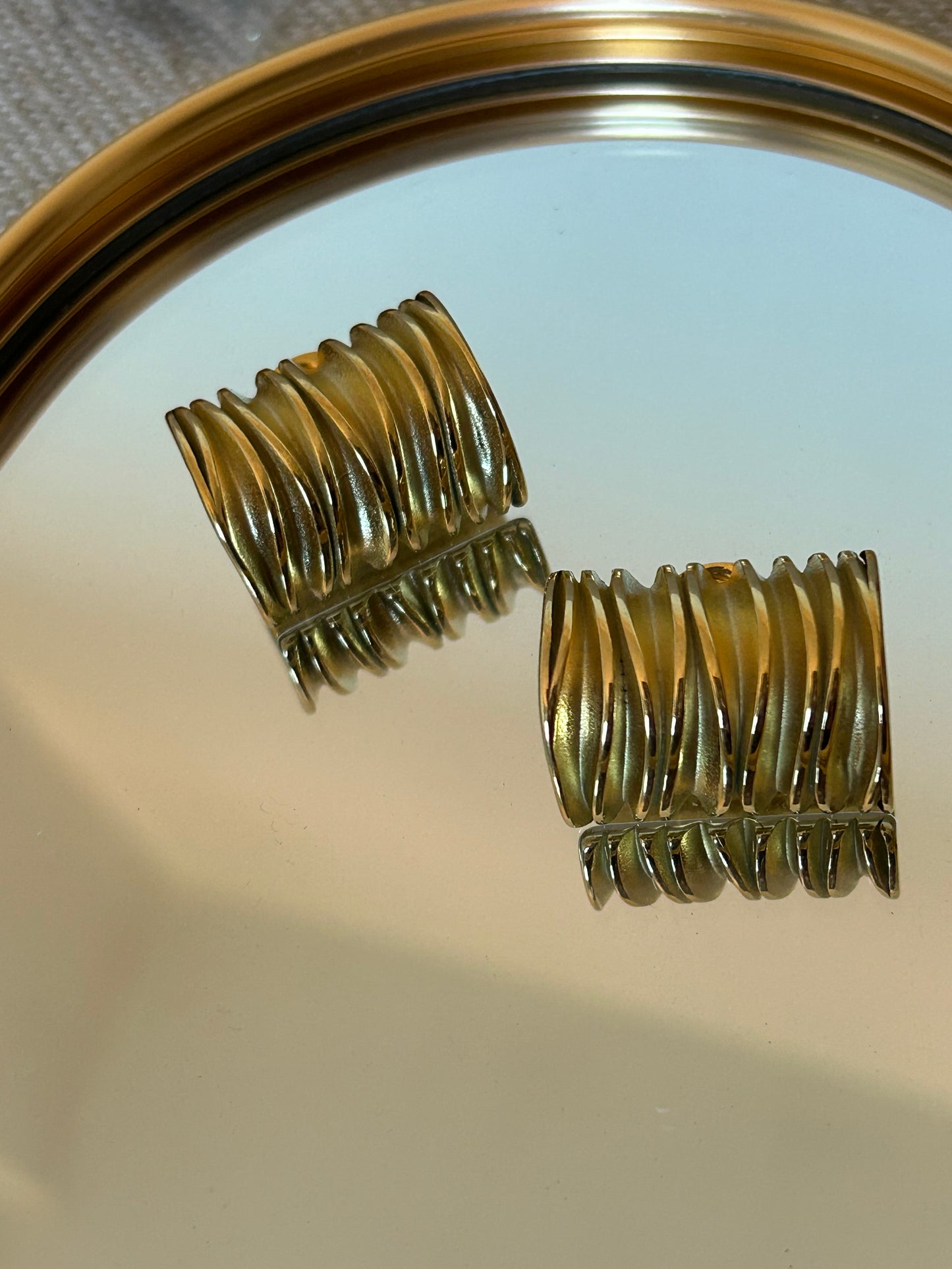 Καρφωτά σκουλαρίκια ιδιαίτερα