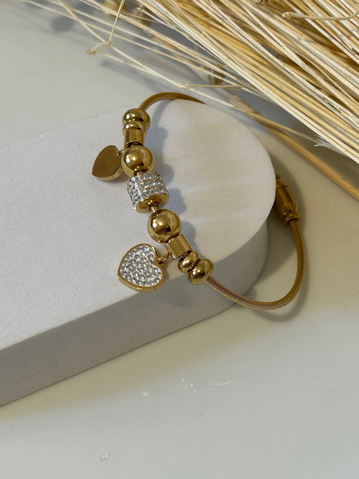 Βέργα με charms καρδούλες
