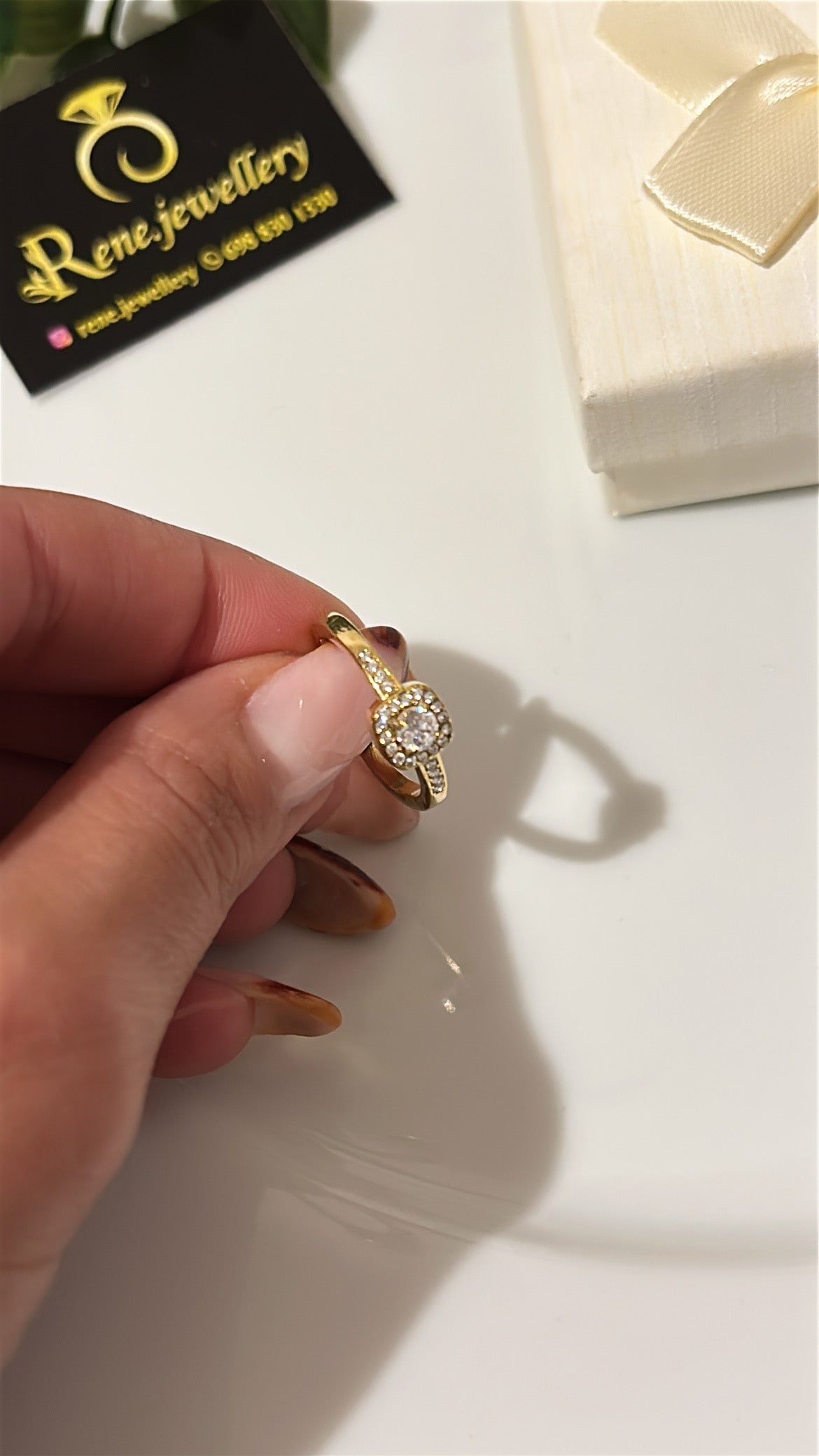 Δαχτυλίδι με διαμαντάκι και strass