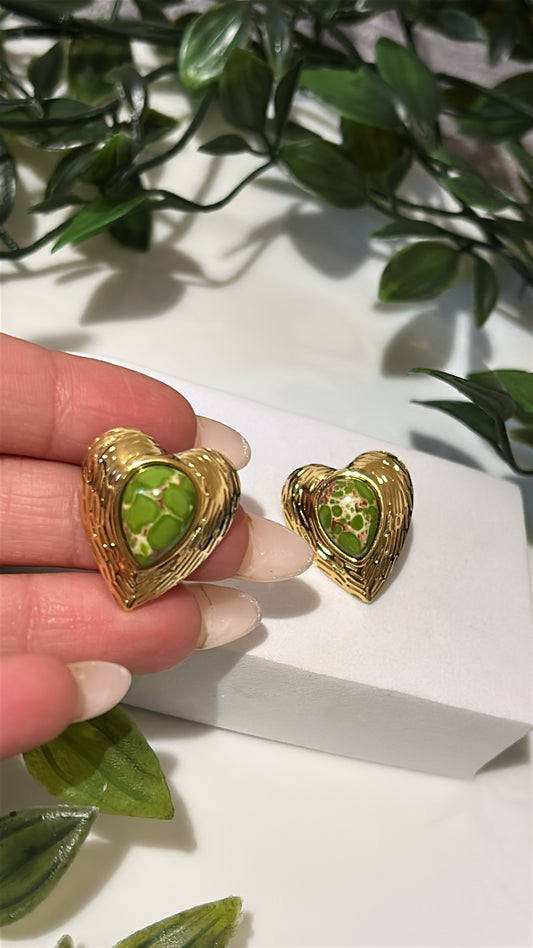 Σκουλαρίκι σχήμα καρδιά ιδιαίτερη πέτρα πράσινη