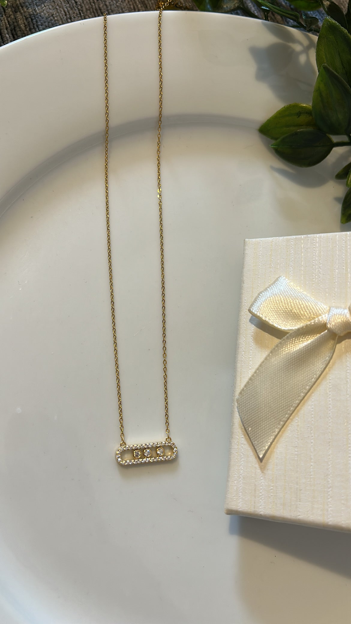 Ιδιαίτερο κολιέ με strass