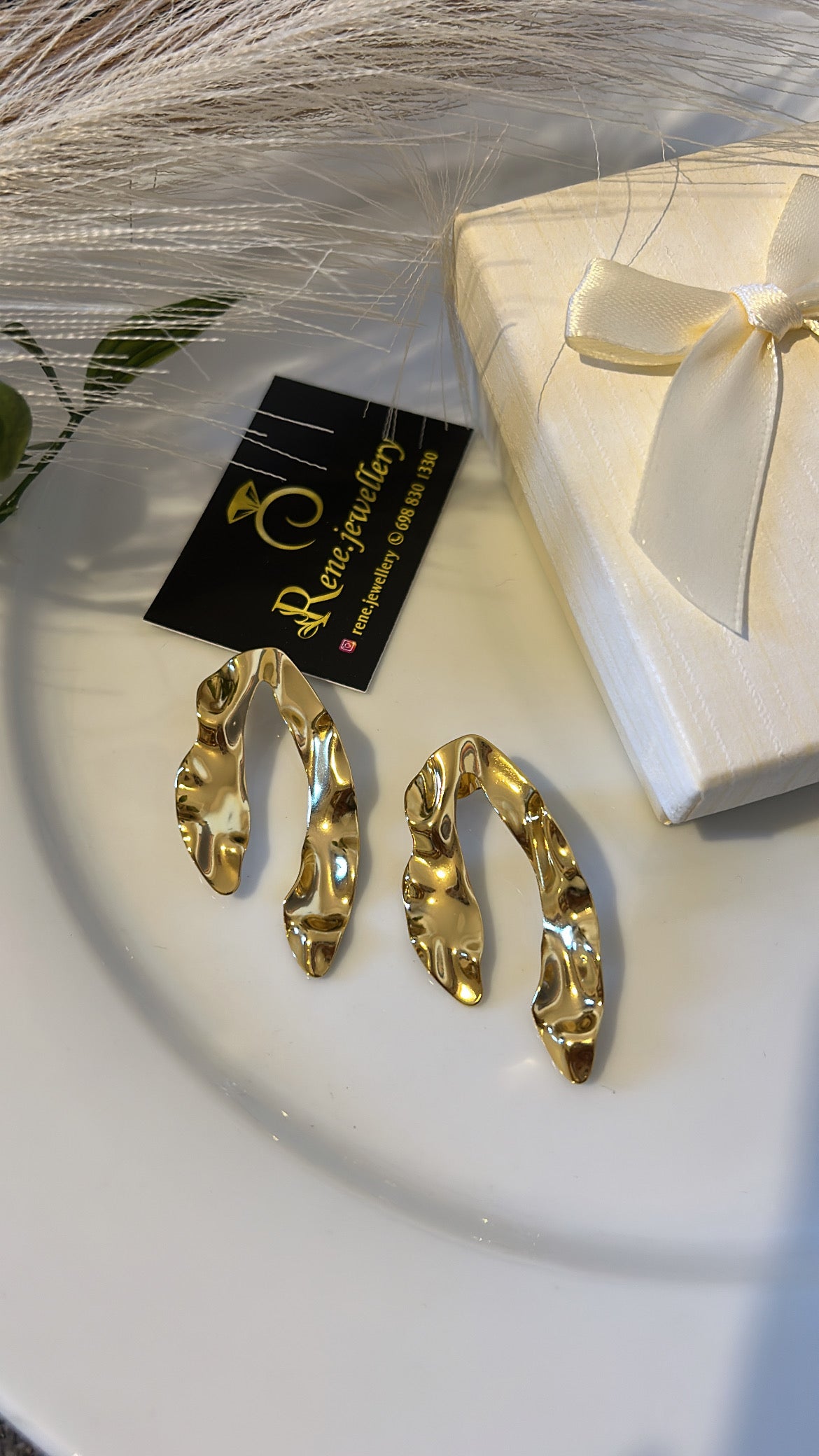 Σκουλαρίκι ασύμμετρο τσαλακωμένο