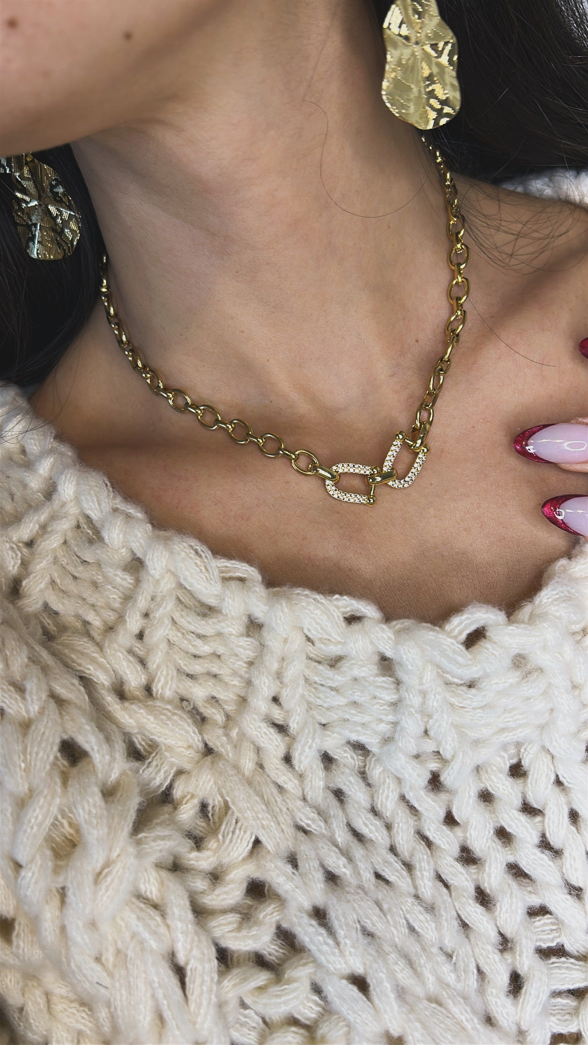 Κολιέ αλυσίδα με ιδιαίτερο στοιχείο strass