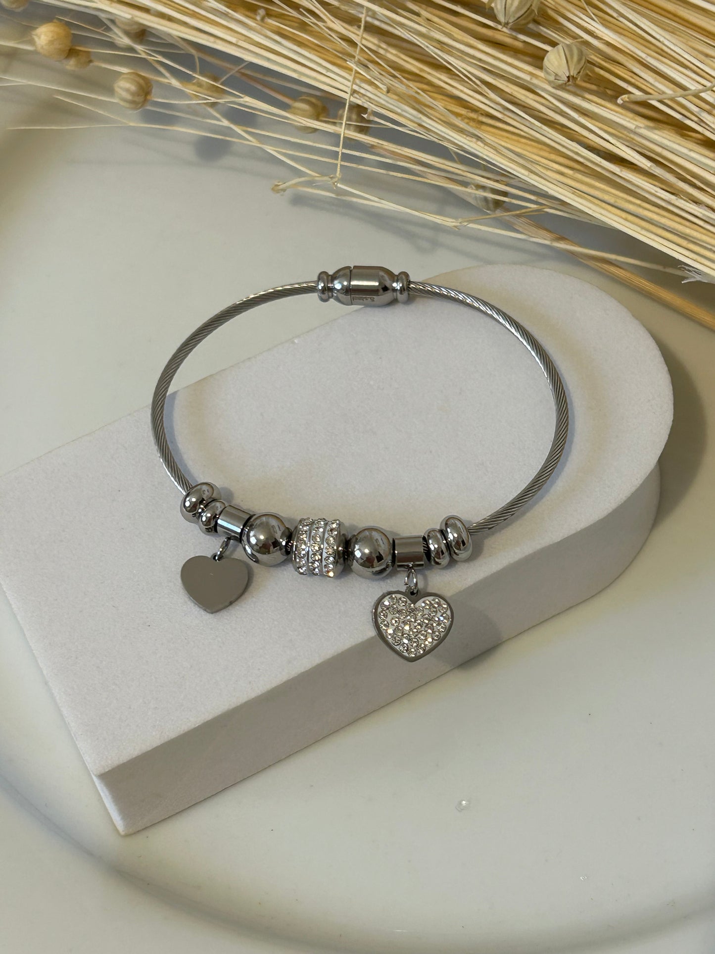 Βέργα με charms καρδούλες