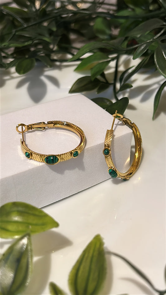 Σκουλαρίκι κρίκος με πράσινες πέτρες