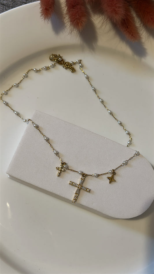 Αλυσίδα λαιμού με πέρλες και στοιχεία (σταυρός)