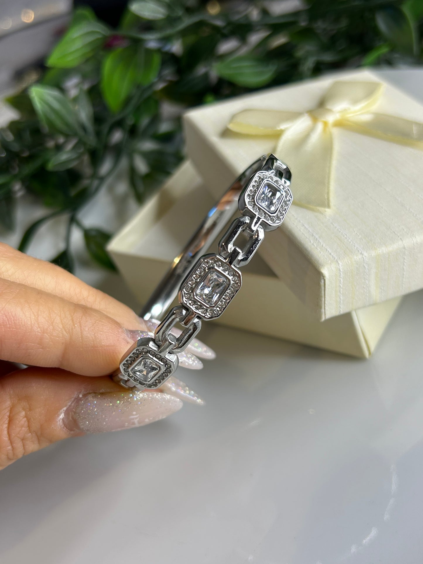 Χειροπέδα με διαμάντια & strass