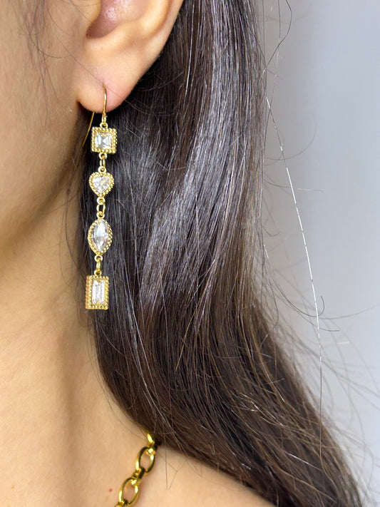 Ιδιαίτερο κρεμαστό σκουλαρίκι με διαμάντια