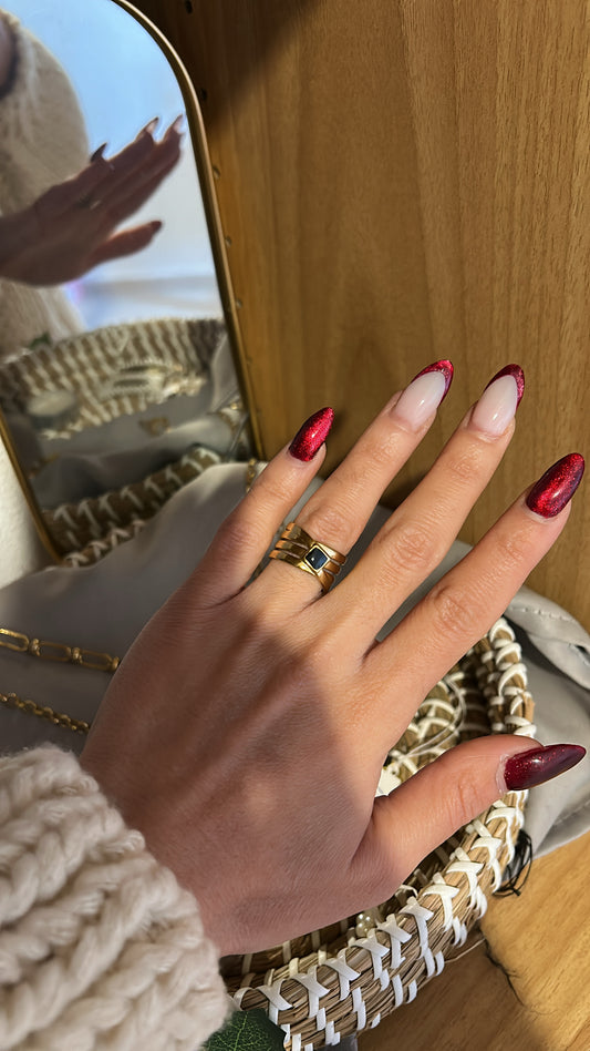 Χρυσό ιδιαίτερο δαχτυλίδι με μαύρη πέτρα