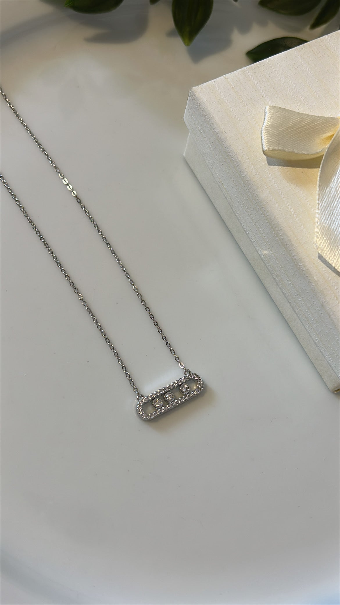 Ιδιαίτερο κολιέ με strass