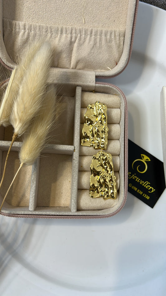 Σκουλαρίκι καρφωτό ανάγλυφο