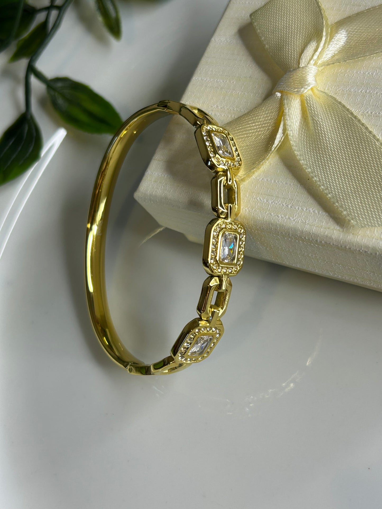 Χειροπέδα με διαμάντια & strass