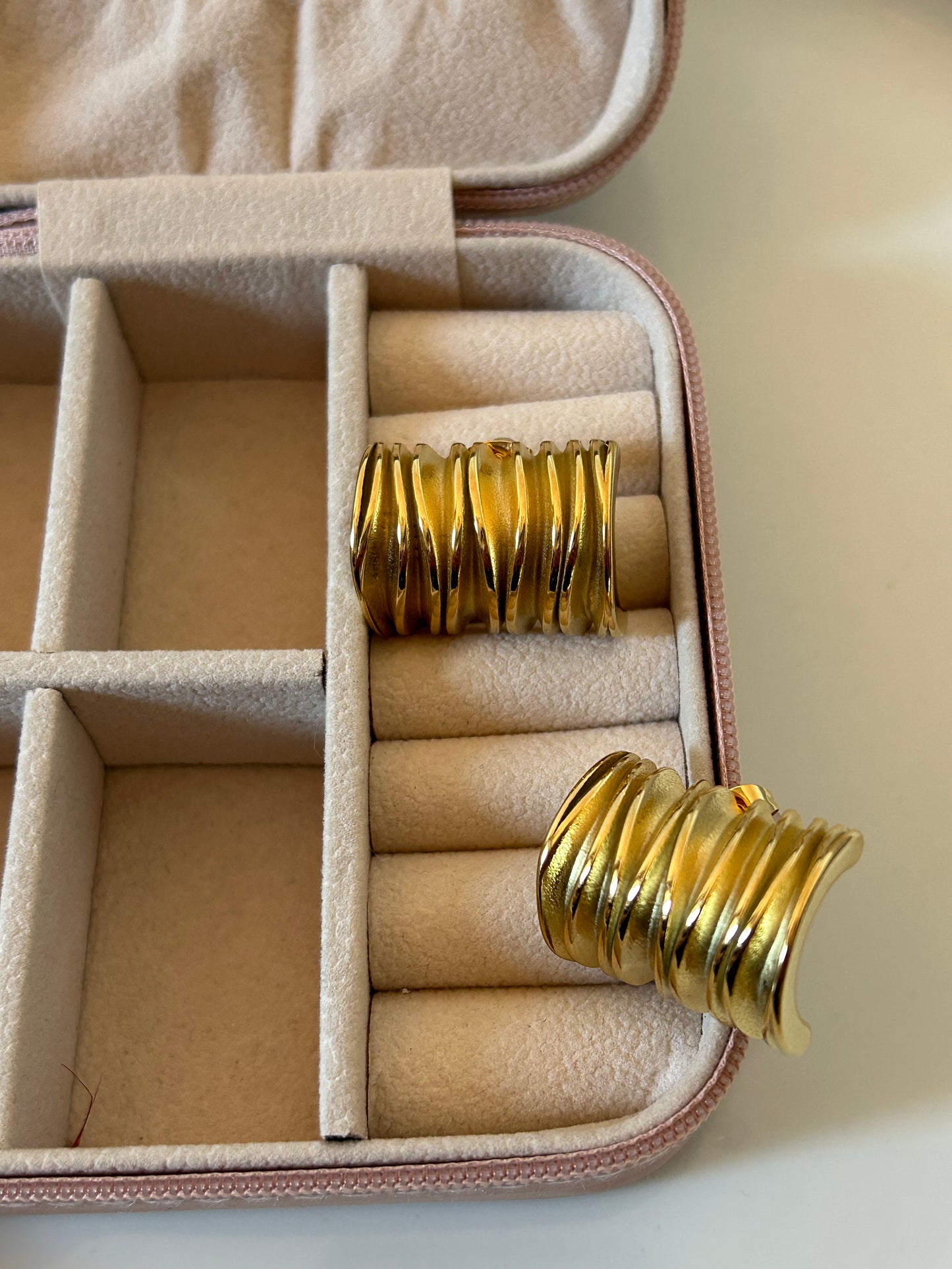 Καρφωτά σκουλαρίκια ιδιαίτερα