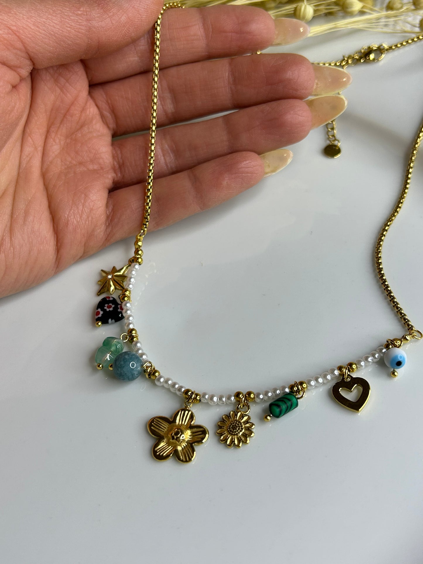 Κολιέ χειροποίητο με Perla & charms