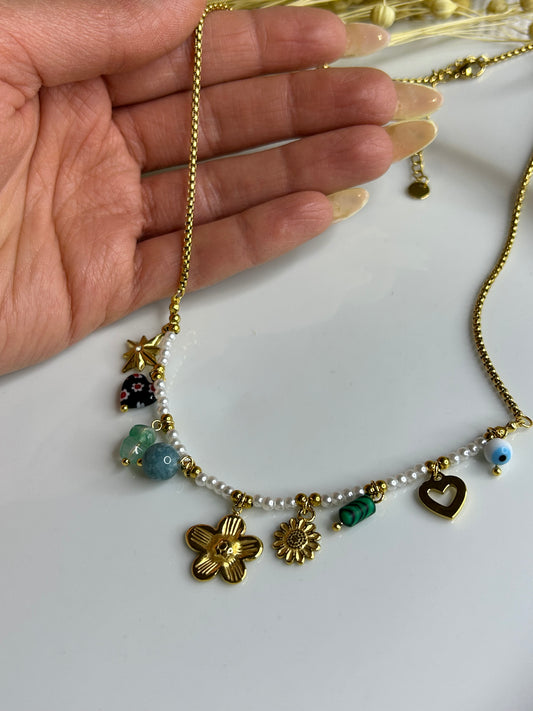 Κολιέ χειροποίητο με Perla & charms