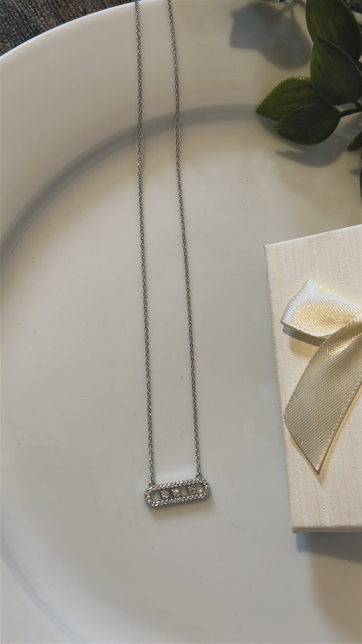 Ιδιαίτερο κολιέ με strass