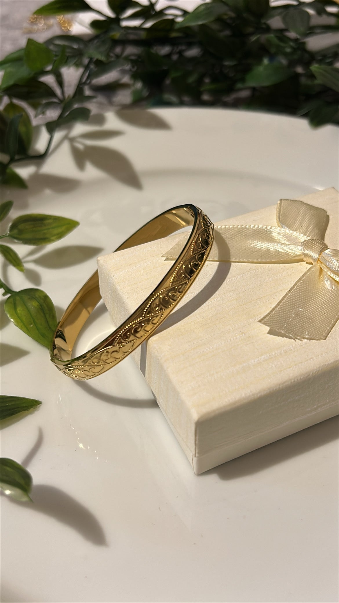 Χειροπέδα ανάγλυφη