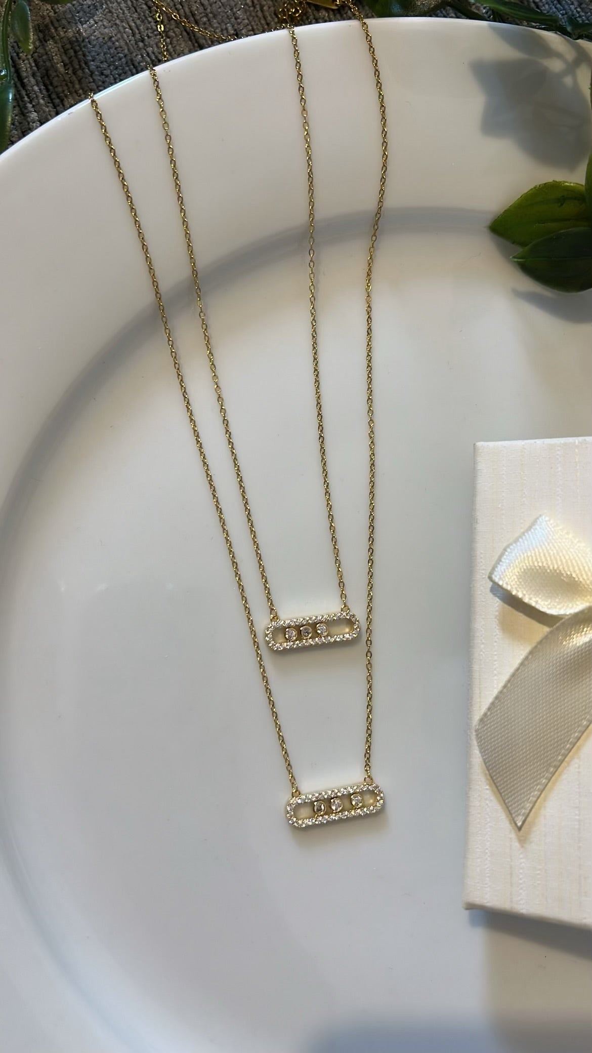 Ιδιαίτερο κολιέ με strass