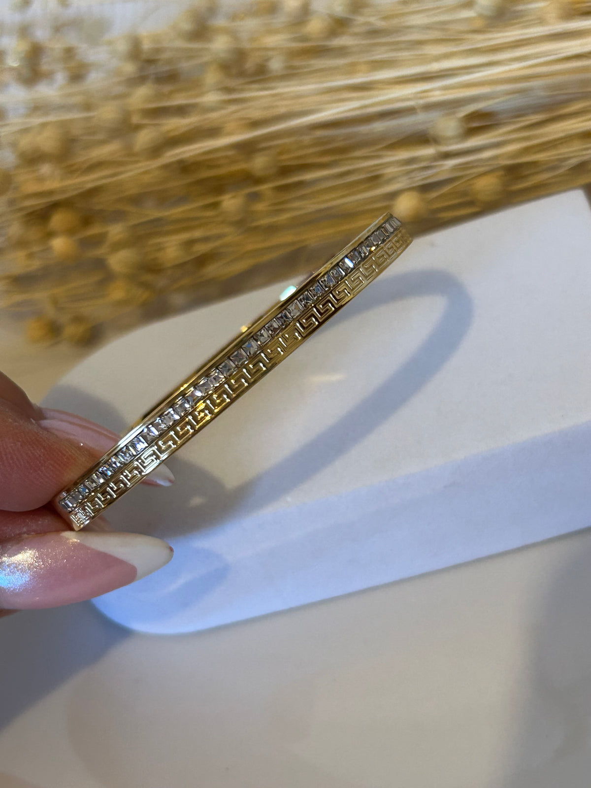 Χειροπέδα ανάγλυφη με strass