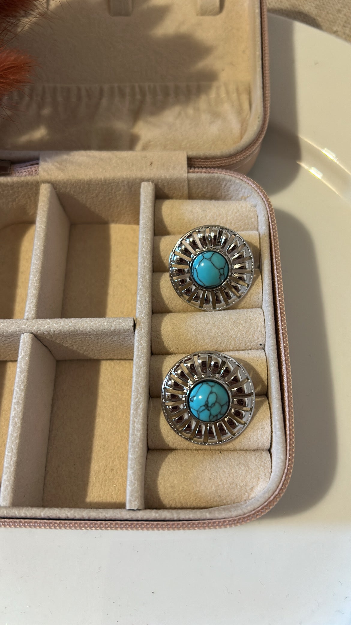 Καρφωτό σκουλαρίκι με γαλάζια πέτρα