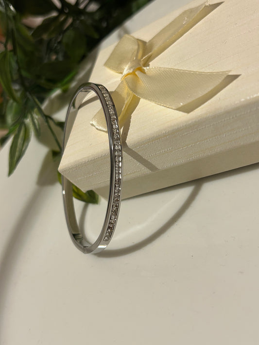 Χειροπέδα λεπτή με strass